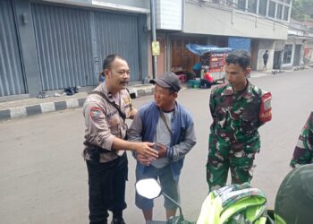 Datangi Warga Langsung, Babinkamtibmas Berikan Himbauan Gukamtibmas