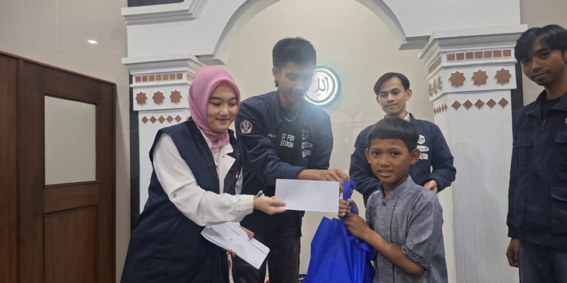 Semarak Ramadhan, Himasi Santuni Anak Yatim dan Bagi-bagi Takjil