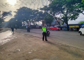 Pelaksanaan Gatur Lalin Pagi, Bentuk Pelayanan Personil Polsek Baros Kepada Masyarakat