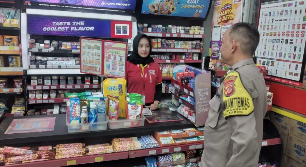 Ciptakan Situasi Kondusif, Bhabinkamtibmas Polsek Baros Laksanakan Patroli Dialogis di Jalur Lingkar Selatan