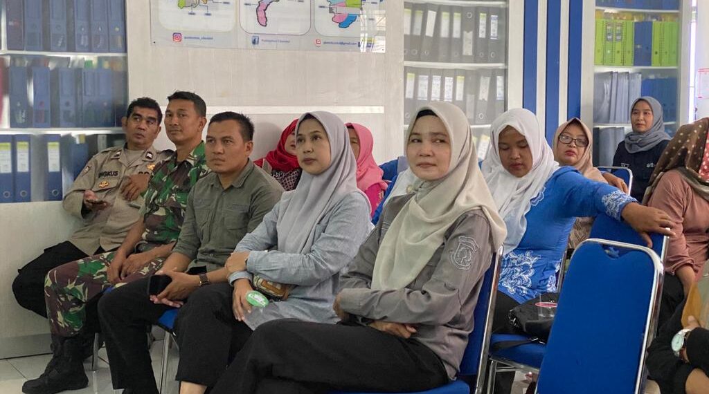 Polsek Lembursitu bersama Babinsa Cipanengah Hadiri Giat Pemberdayaan Pencegaahan Penyakit Menular, dan Stunting