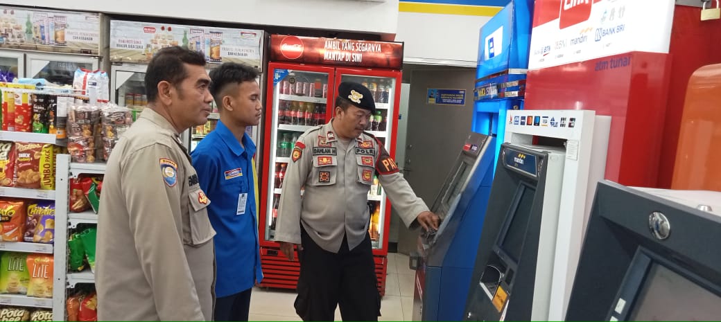 Polsek Lembursitu Laksanakan Patroli Ke Mesin ATM Bank Sebagai Antisipasi Tindak Kejahatan