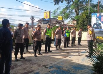 Pimpin Apel Pagi, Kapolsek Sukalarang Berikan Arahan Tentang Pentingnya Kedisiplinan