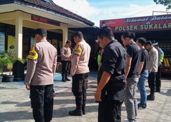 Polsek Sukalarang Laksanakan Apel Pagi Untuk Latih Kedisiplinan