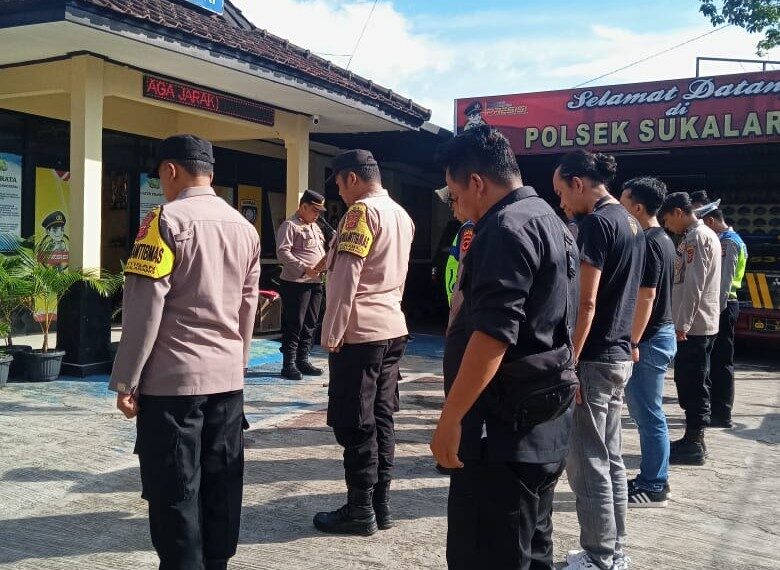 Polsek Sukalarang Laksanakan Apel Pagi Untuk Latih Kedisiplinan