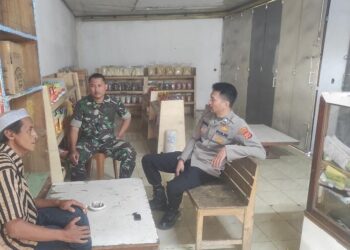 Bhabinkamtibmas Polsek Sukalarang Laksanakan Giat Sambang di Warga Binaanya