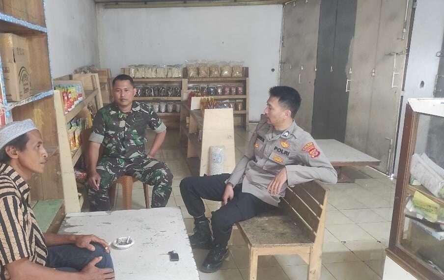Bhabinkamtibmas Polsek Sukalarang Laksanakan Giat Sambang di Warga Binaanya