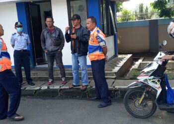 Bhabinkamtibmas Polsek Baros Laksanakan Giat Silaturahmi dan Dialogis