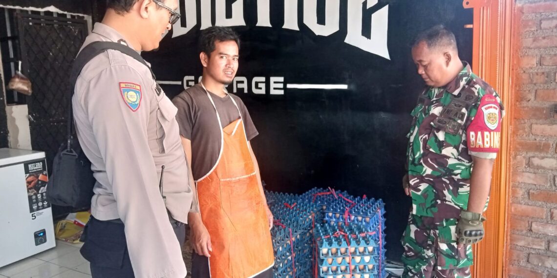 Bhabinkamtibmas Bersinergi dengan Babinsa Sambangi Warga Untuk Tingkatkan Harkamtibmas