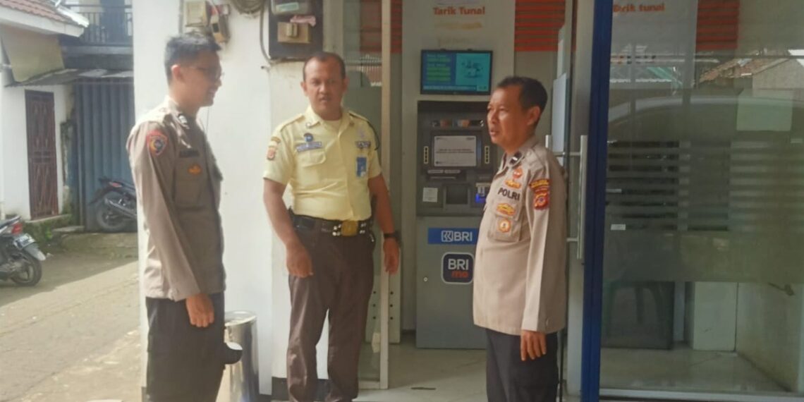 Patroli Siang Hari Menyambangi Objek Objek Vital Di Wilayah Hukum Polsek Sukalarang