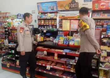 Patroli ke Toko Minimarket untuk Tingkatkan Keamanan dan Ketertiban di Lingkungan Sekitar