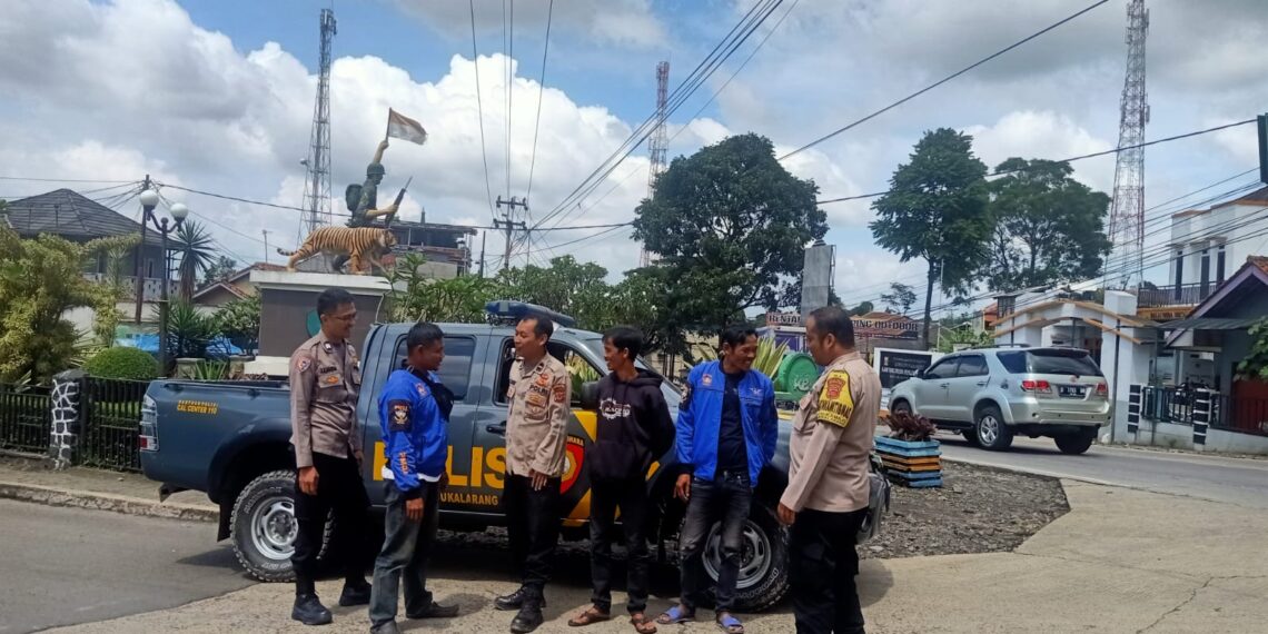 Patroli Dialogis Di Siang Hari Berikan Imbauan Kamtibmas Kepada Masyarakat Di Wilkum Polsek Sukalarang