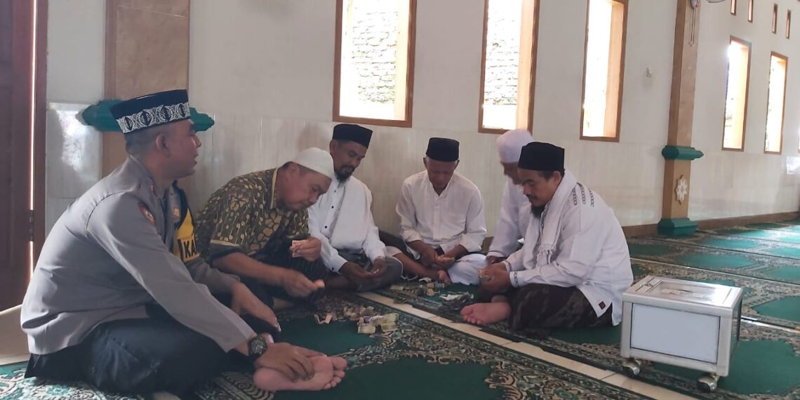 Jum’at Curhat bersama Kapolsek Baros gelar Jum’at Curhat bersama DKM Masjid Al.Muawanah Kel Baros Kec Baros