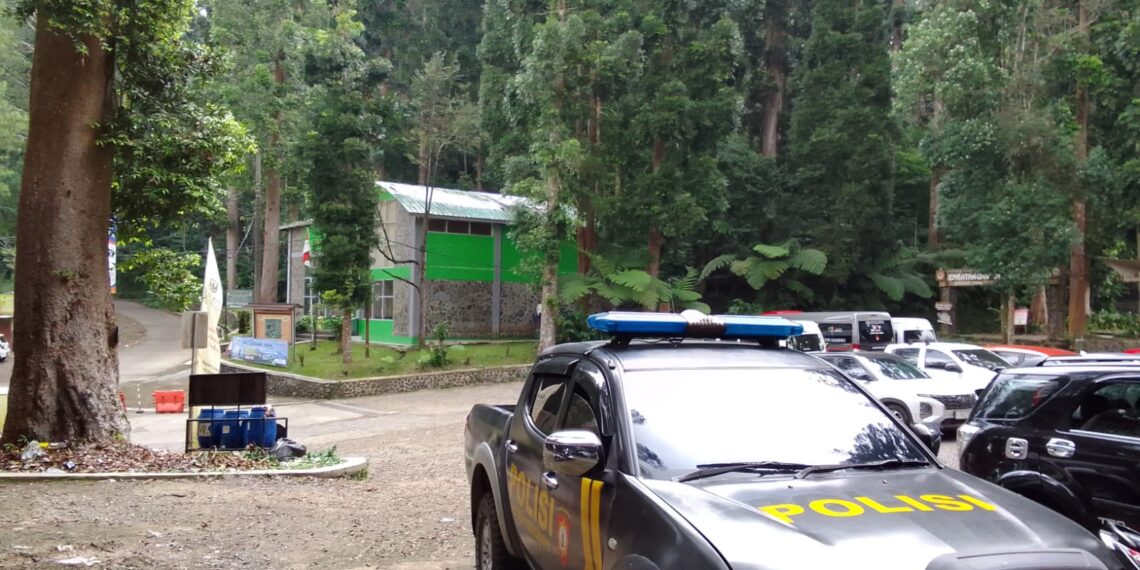 Personil Polsek kadudampit Melaksanakan giat Patroli di tempat wisata situgunung