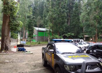 Personil Polsek kadudampit Melaksanakan giat Patroli di tempat wisata situgunung