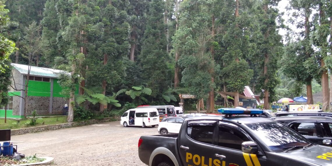 Personil Polsek kadudampit Melaksanakan giat Patroli di tempat wisata situgunung