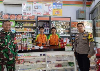 Dalam Upaya Kondusifitas Di Wilayah Bhabinkamtibmas Bersinergi Dengan Babinsa Lakukan Patroli Dialogis