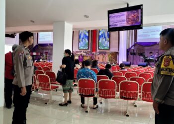 Personil Polsek Sukalarang Laksanakan PAM Ibadah Kebaktian di Gereja, Kristen Indonesia (GKI) Penginjil Kota Sukabumi