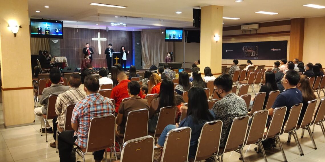 Polsek Kadudampit  Laksanakan pengamanan gereja gbi indokuring kota sukabumi