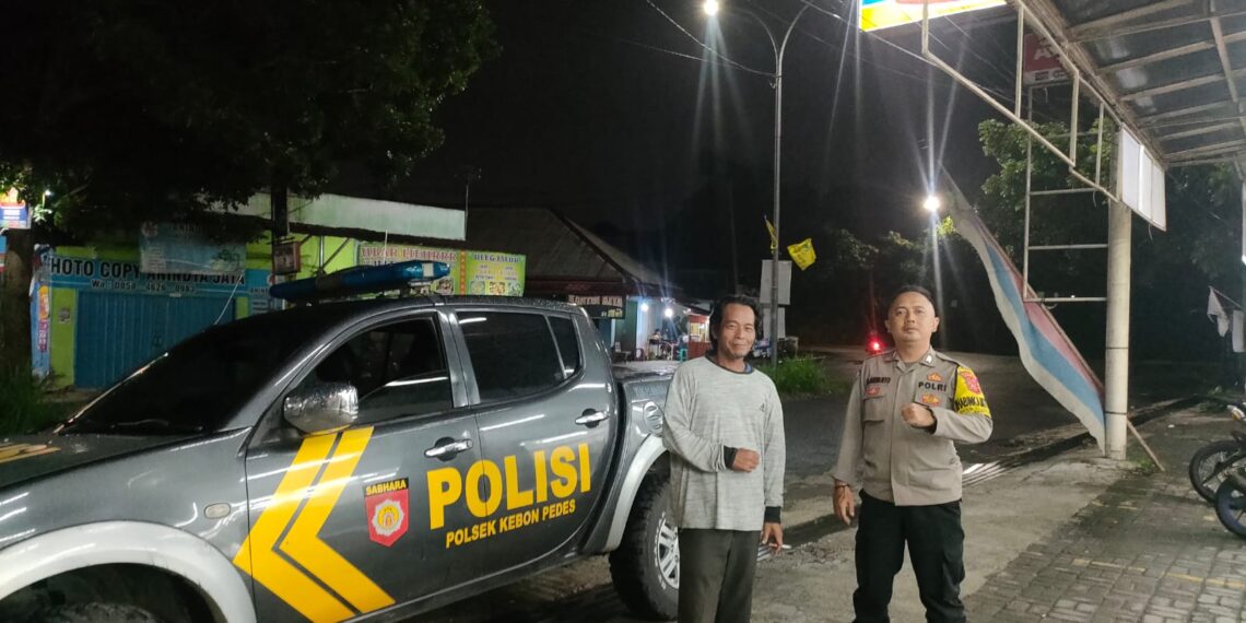 Demi Ciptakan Situasi Keamanan yang Kondusif di wilayah Hukumnya, Polsek Kebonpedes kembali melakukan Patroli Dialogis