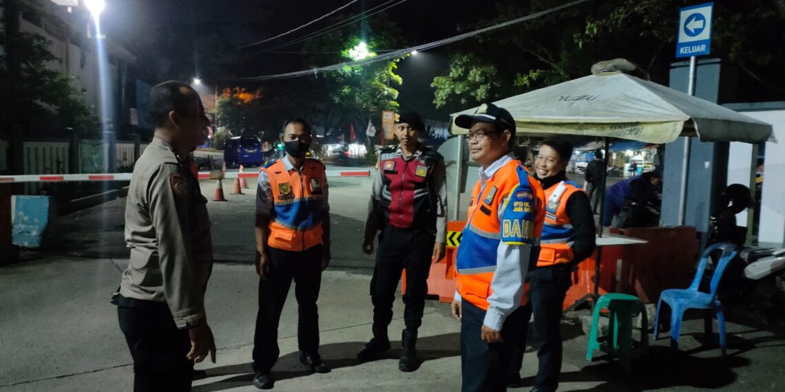 Bhabinkamtibmas Polsek Baros. Sambang Obyek Vital Terminal Baros Antisipasi Gangguan Kamtibmas