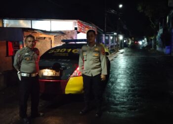 Unit Samapta Polsek Cikole Berikan Himbauan Kamtibmas kepada Warga M,asyarakat Agar Ikut Menjaga Keamanan