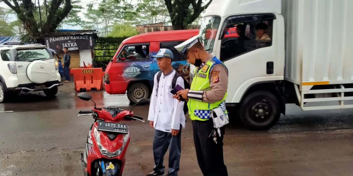 Ciptakan Keselamatan Berlalulintas, Polsek Baros Laksanakan Teguran Humanis