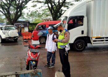 Ciptakan Keselamatan Berlalulintas, Polsek Baros Laksanakan Teguran Humanis