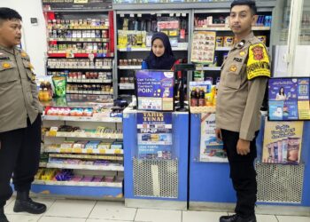 Patroli Rutin di sekitar Toko Minimarket yang Tersebar Demi Ciptakan Rasa Aman kepada Masyarakat