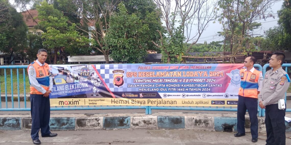 Pemasangan Spanduk Himbauan Ops Keselamatan berlalulintas Lodaya 2024