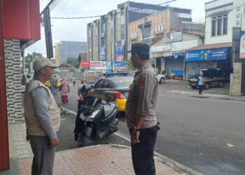 Anggota Piket Polsek Citamiang Sambang Jalin Silaturahmi dan Beri Pesan Kamtibmas kepada Warga