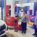 Polisi Polsek Sukalarang Giat Patroli Dialogis Antisipasi Gangguan Kamtibmas Di SPBU