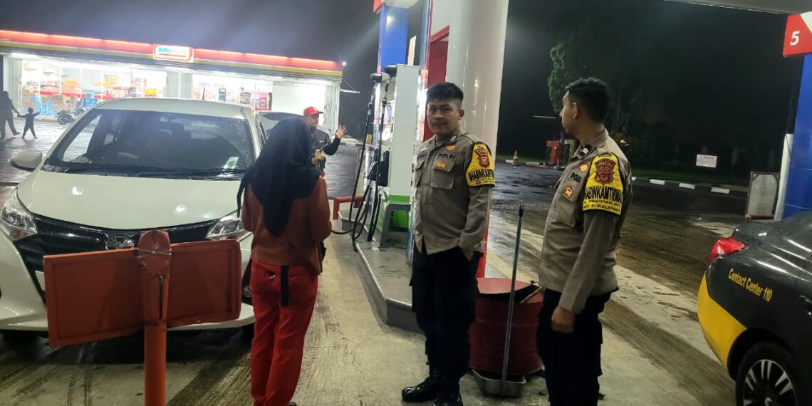 Patroli Dialogis Polusi Polsek Sukalarang Antisipasi Gangguan Kamtibmas Di SPBU