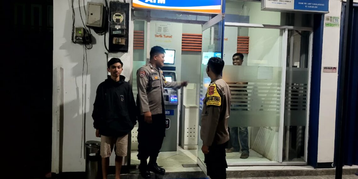 Polsek Sukalarang Patroli Malam Hari Kontrol ATM BRI Cegah Kejahatan Perbankan