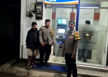 Cegah KejahatanI Perbankan, Personil Polsek Sukalarang Laksanakan Patroli Malam Hari Kontrol ATM BRI