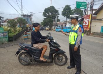 Dalam Rangka Ops Keselamatan Lodaya 2024, Unit Lantas Polsek Sukalarang kembali Berikan Teguran secara Humanis
