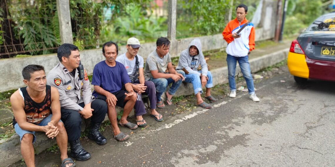Ciptakan Rasa Aman, Anggota Samapta Polsek Warudoyong Laksanakan Patroli dialogis di Siang