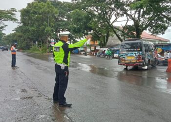 Guna Kelancaran Arus Lalu Lintas Unit Lantas Polsek Baros Rutin Laksanakan Penjagaan Pengaturan (Gatur) Lalu Lintas Pagi Hari