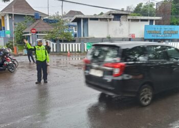 Polsek Baros Laksanakan Gatur Lalin Pagi, Bentuk Pelayanan Personil Polsek Baros Kepada Masyarakat