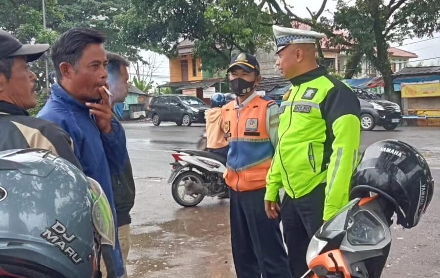 Ops. Keselamatan Lodaya 2024, Unit Lantas Polsek Baros Laksanakan Dikmas dan Beri Imbauan