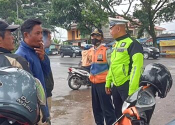 Ops. Keselamatan Lodaya 202. Unit Lantas Polsek Baros Laksanakan Dikmas dan Himbauan Kamtibcarlantas kepada Ojeg Kamtibmas Terminal