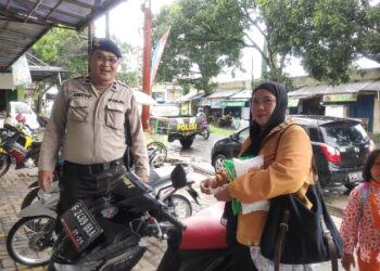 Polsek Kebonpedes Patroli Dialogis di Mini Market