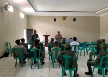 Bhabinkamtibmas Polsek Cireunghas Bersama Babinsa Berikan Pembinaan Dan Pelatihan Kepada Linmas