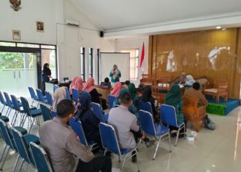 Bhabinkamtibmas Kelurahan Jayaraksa Laksanakan Giat Mengahadiri Lokakarya Mini Tribulan ke Puskesmas