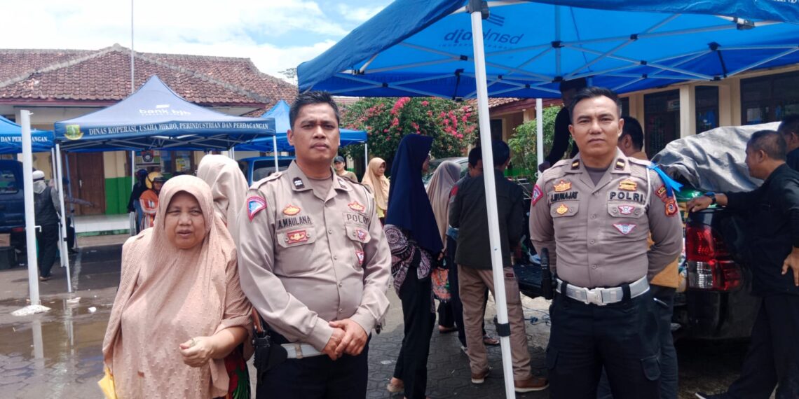 Polsek Baros Laksanakan Giat Pengamanan Bazar Pasar Murah