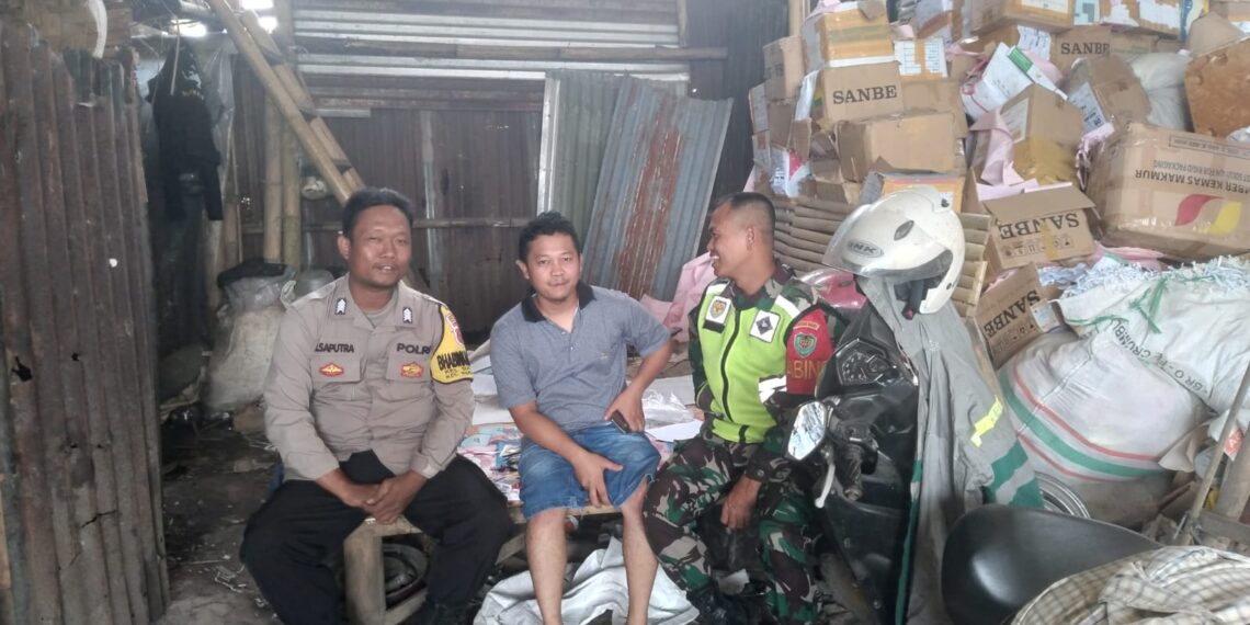 Bhabinkamtibmas Bersinergi dengan Babinsa Sambangi Warga Untuk Tingkatkan Harkamtibmas