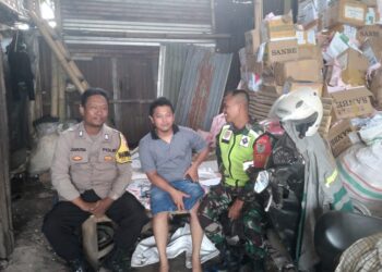 Bhabinkamtibmas Bersinergi dengan Babinsa Sambangi Warga Untuk Tingkatkan Harkamtibmas