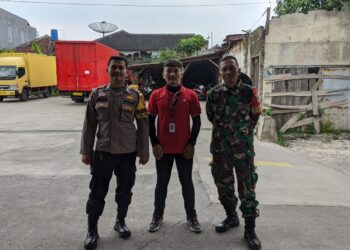 Dekati warga Babinkamtibmas bersinergi dengan Babinsa Sambangi Warga dan Berikan Imbauan Kamtibmas