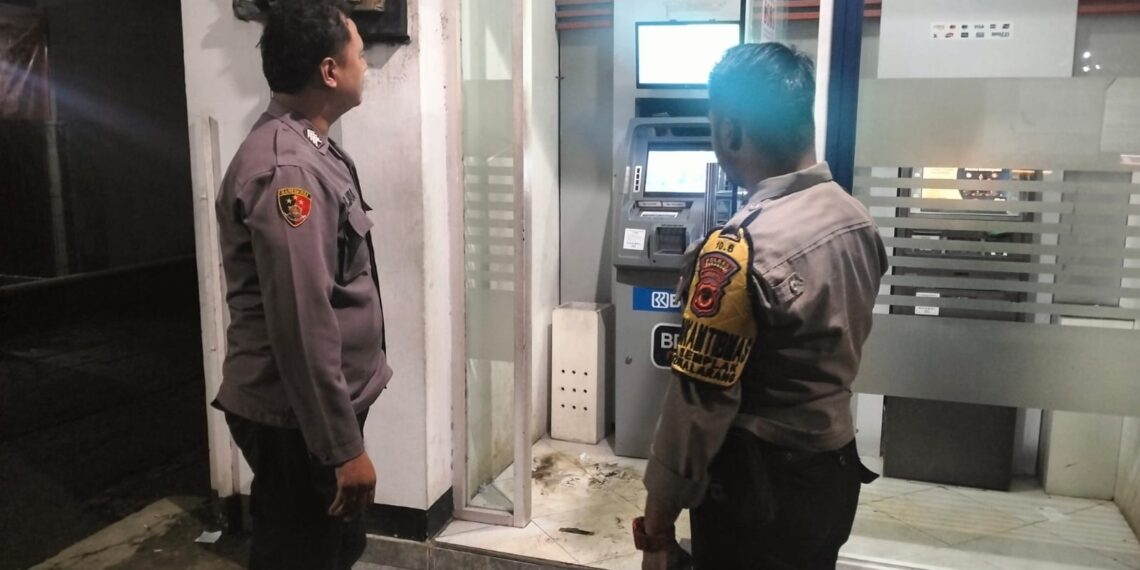 Guna Cegah Tindak Kriminalitas, Polsek Sukalarang Lakukan Patroli Kontrol ATM BRI