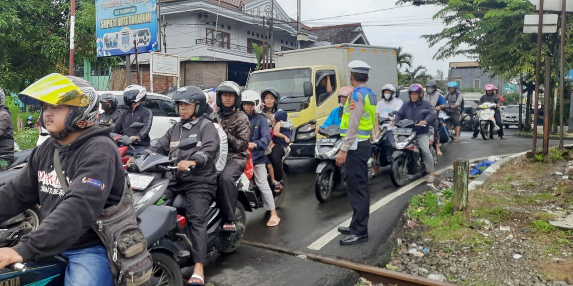 Guna Memberikan Kelancaran Bagi Pengguna Jalan, Unit Lantas Polsek Warudoyong Laksanakan Penjagaan Pengaturan (Gatur) Lalu Lintas